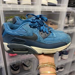 Womens blue air max like new size 6.5
